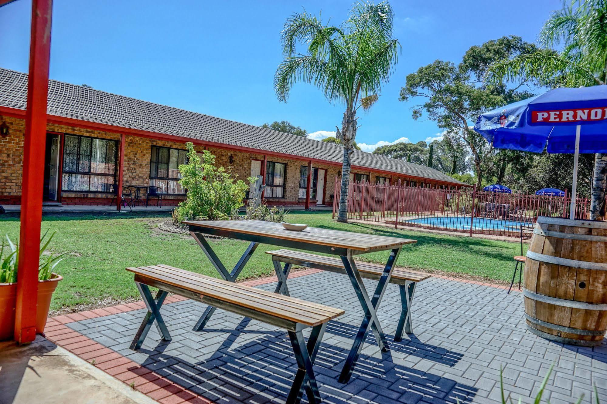 Kadina Gateway Motor Inn Bagian luar foto